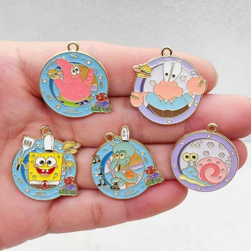 Anime Merchandise Accessories - 10 قطع من قلادات الأنمي الكرتونية