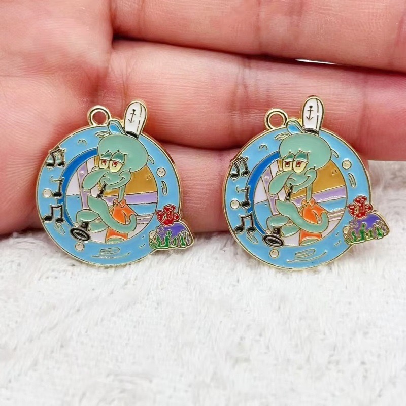 10 قطع من قلادات الأنمي الكرتو - مراجعة Anime Merchandise Accessories وسعره