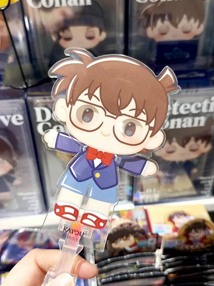 كيو أو رسمية: حامل أكريليك متح - مراجعة Anime Merchandise Licensing وسعره